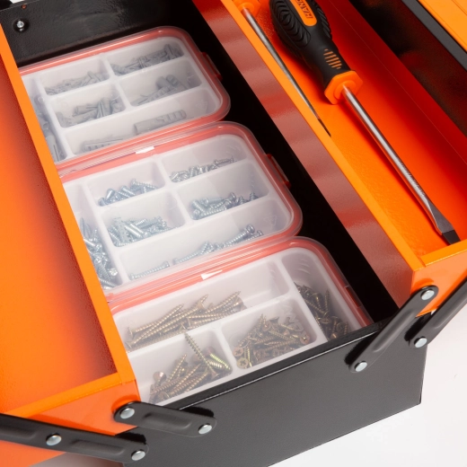 Tres estantes para un almacenamiento organizado