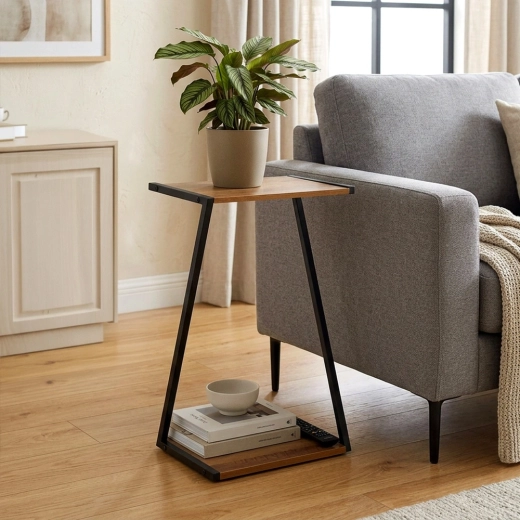 Combinación moderna de metal y acabado efecto madera