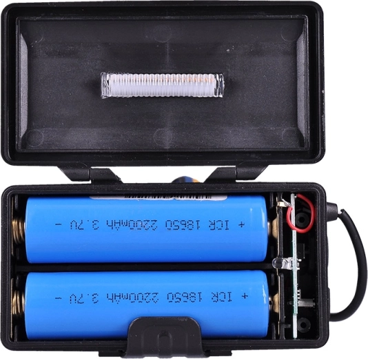Autonomía de hasta 16 horas y alimentación con 2 baterías 18650 Li-Ion