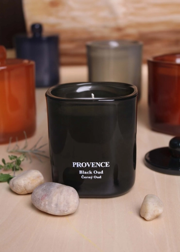 Vela aromática en vaso Provence black oud 25 h