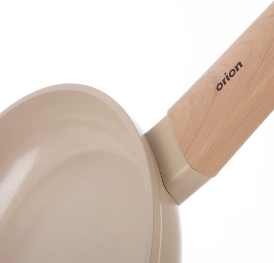 Empuñadura cómoda con aspecto de madera