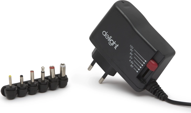 Adaptador de alimentación universal con conectores intercambiables