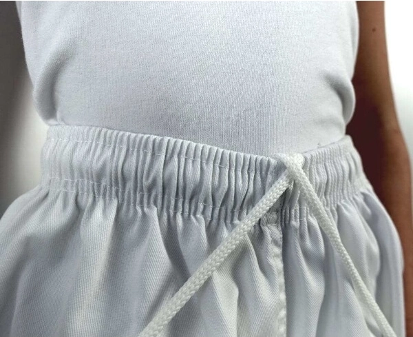 Pantalones que se mantienen en su sitio y no limitan
