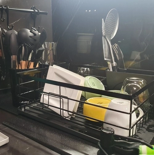 Diseño loft negro para una cocina moderna