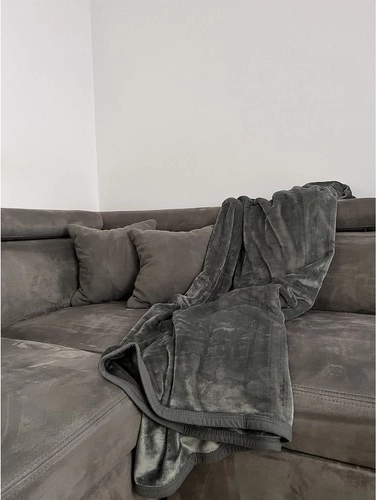 Decoración elegante y cubrecama práctico