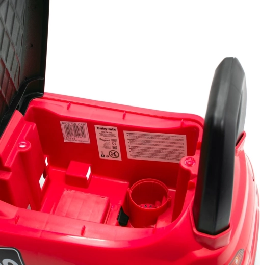 Espacio de almacenamiento bajo el asiento