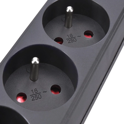 Tres tomas para varios dispositivos