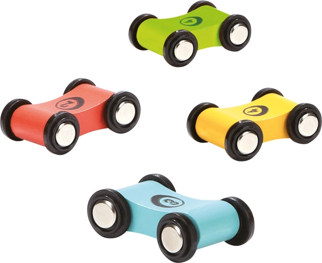 Cuatro cochecitos resistentes en el paquete