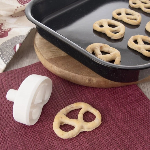Forma uniforme del pretzel a la primera presión