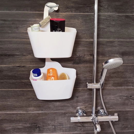 Almacenamiento ordenado de cosméticos en la ducha