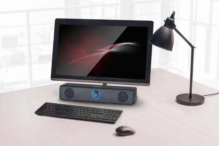 Diseño compacto para debajo del monitor