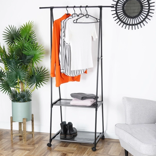 Dos prácticos estantes inferiores