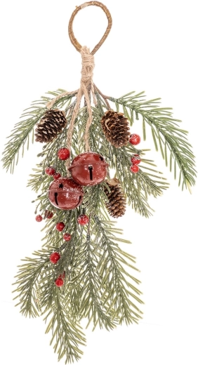 Detalles navideños tradicionales: cascabeles y acentos rojos