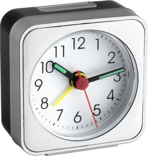 Despertador electrónico TFA con agujas luminiscentes, blanco‑plateado