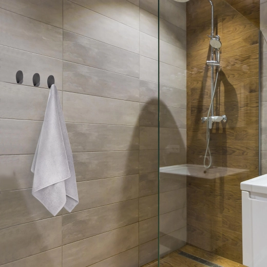 Orden en el baño y en la cocina