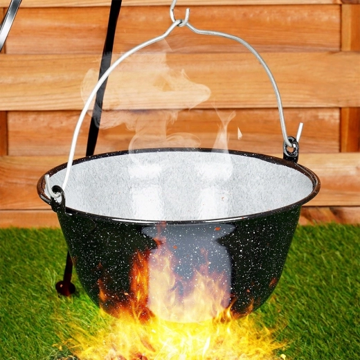 Colgado cómodo sobre el fuego