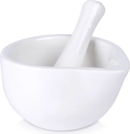 Mortero de porcelana con mano, blanco