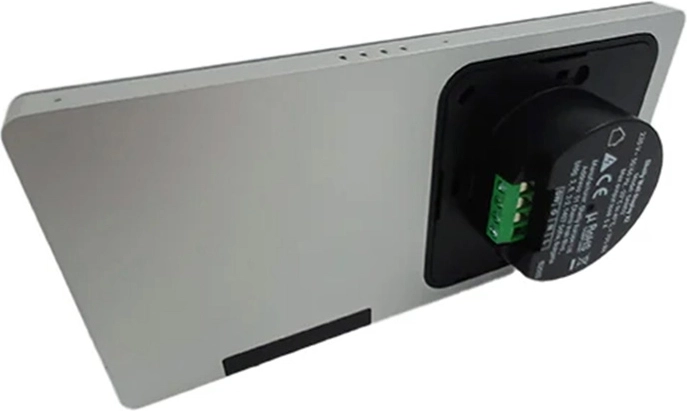 Relé integrado de 230 V / 5 A: conmutación directa desde el panel