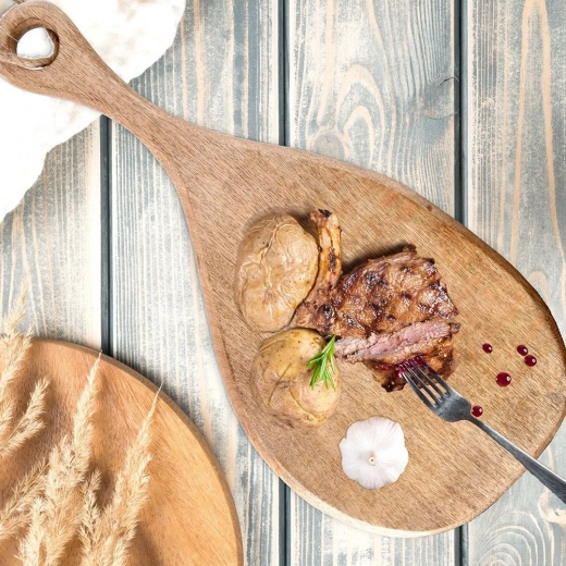 Servido con estilo de entrantes y bistecs