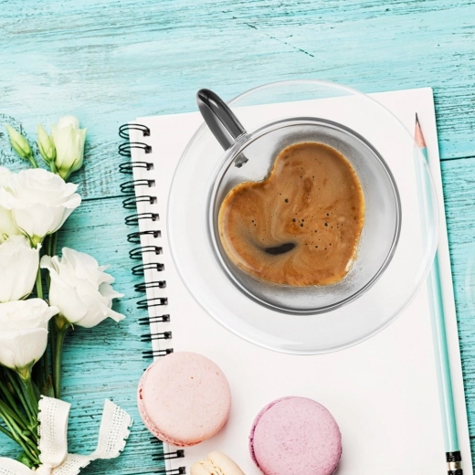 Llamativa forma de corazón en el interior de la taza