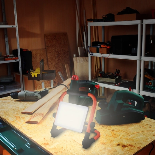 Luz LED potente y eficiente con larga vida útil