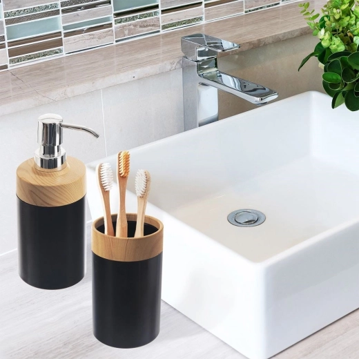 Elegante combinación de negro y madera