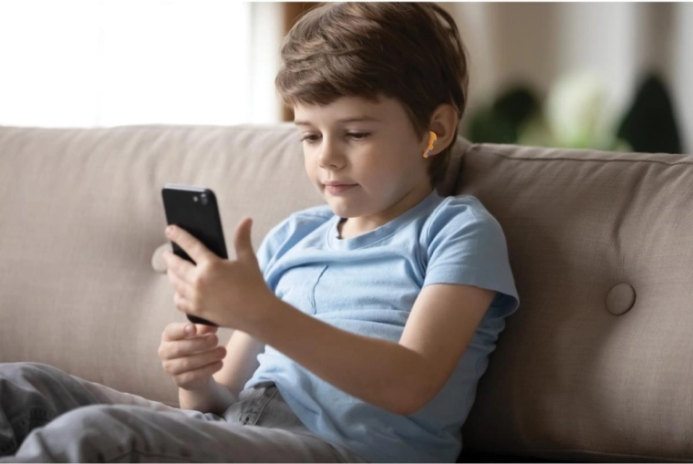 Volumen seguro para los oídos infantiles