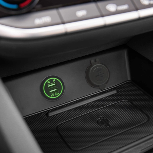 Toma USB dual empotrable para automóvil