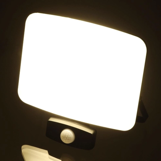 Luz blanca neutra intensa