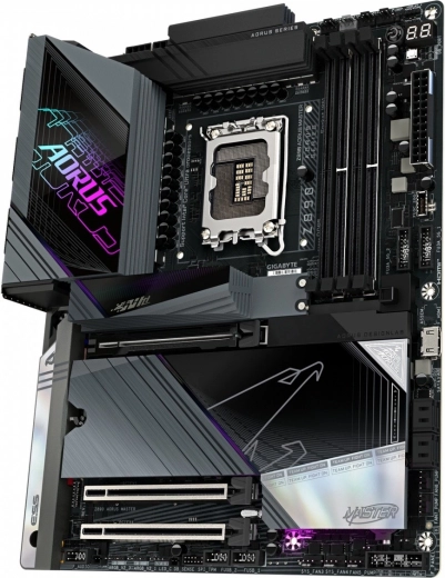 Almacenamiento ultrarrápido: 5× M.2 incluidos 2× PCIe 5.0 x4