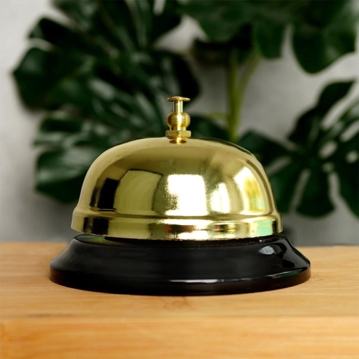 Elegante diseño dorado para cualquier mostrador