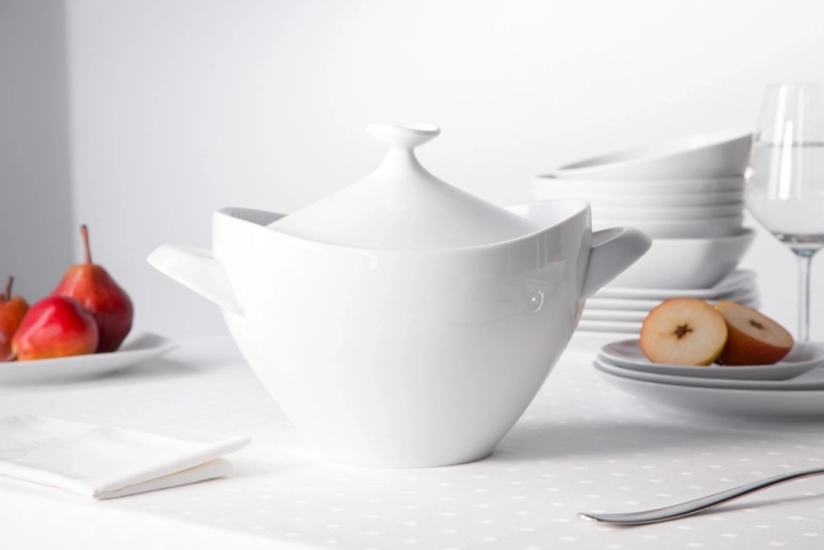 Elegante blanco para cualquier mesa