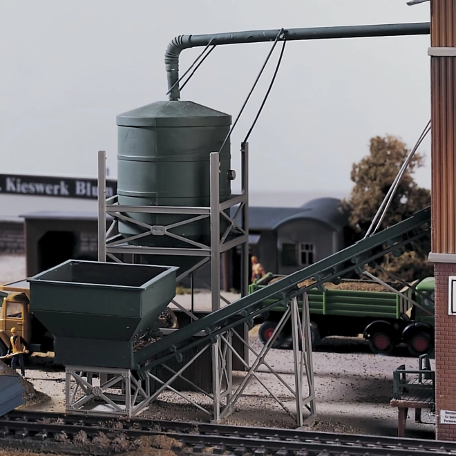 Piko Authentic Edition – silo y transportador de la gravera E. Blum, escala H0