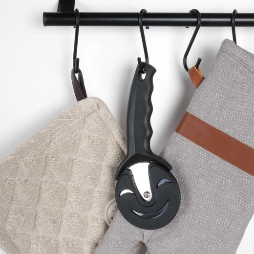 Mango ergonómico y colgado fácil