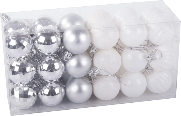 Decoración elegante en blanco y plateado