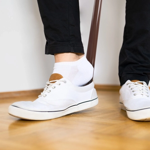 Ponerse los zapatos cómodamente sin agacharse