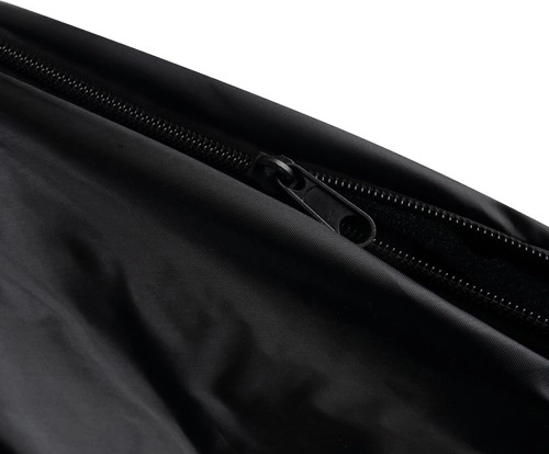 Detalles prácticos: cremallera doble y accesorios