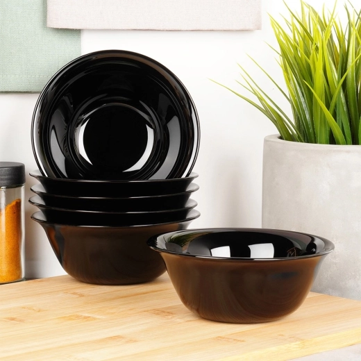 Elegante diseño negro para una mesa moderna