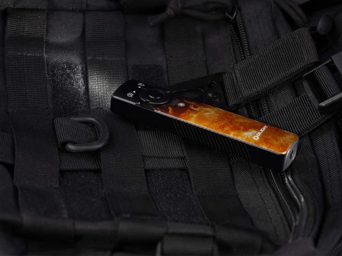 Diseño EDC plano con clip y imán