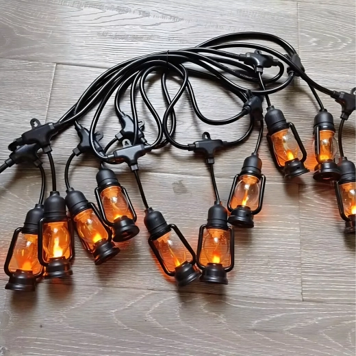 Farolitos vintage en un cable resistente