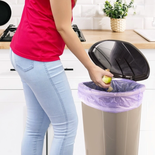 Capacidad práctica de 30 l para los residuos diarios
