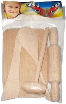 Pequeña cocina: un juego auténtico de utensilios de cocina de madera