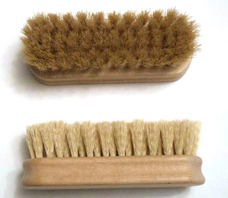 Cepillo de madera para zapatos