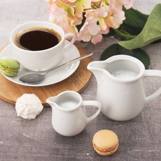 Servicio con estilo para el café