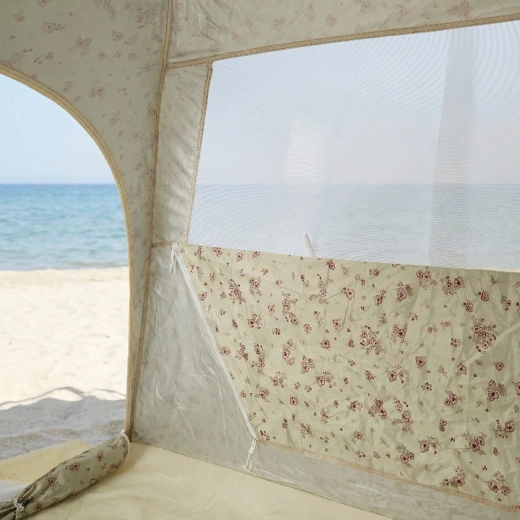 Privacidad y ventilación gracias a ventanas con mosquitera