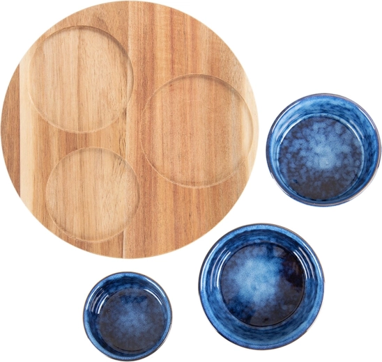 Bandeja de acacia con huecos para colocar los cuencos de forma estable
