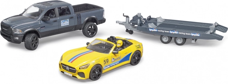 Pick-up todoterreno Bruder RAM con remolque, coche deportivo y figura