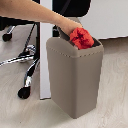 Compacta para el baño, la oficina y bajo la mesa