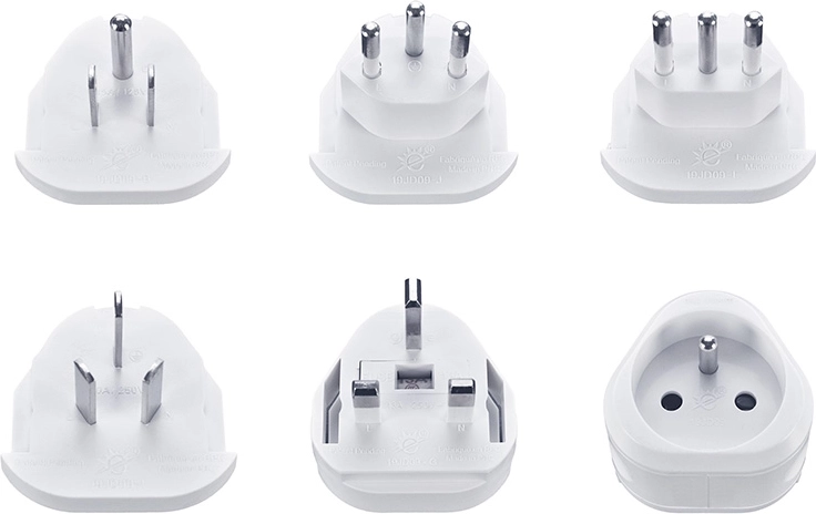 Adaptador compacto con accesorios intercambiables