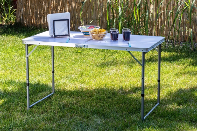 Mesa ligera y estable para exteriores